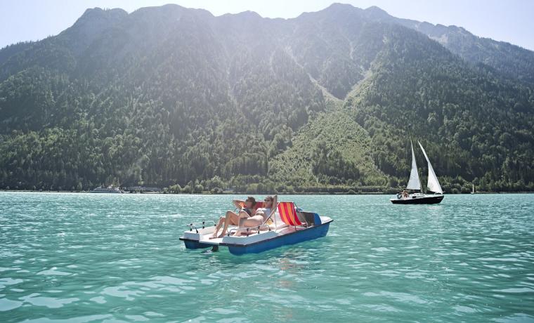 Surfen, Segeln, Tretboot- oder Elektrobootfahren am Achensee